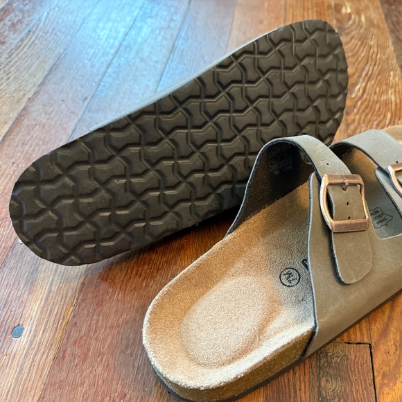 Cushionaire Lane Cork Footbed Sandal - Brown | size 7M - Picture 7 of 7